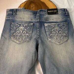 Paisley Sky Light Wash Straight Leg Jeans Embellished Pockets Women’s Size 12